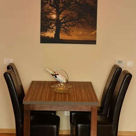 Klub Satelit Bed & Breakfast 4*