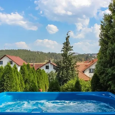 Klub Satelit Bed & Breakfast 4*