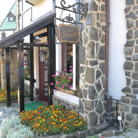 Klub Satelit Bed & Breakfast 4*