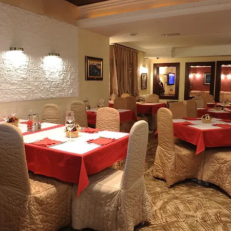 Klub Satelit Bed & Breakfast 4*