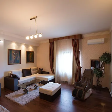 Klub Satelit Bed & Breakfast 4*