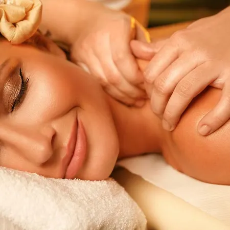 Klub Satelit Bed & Breakfast 4*