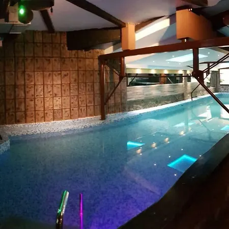 Bed & Breakfast Klub Satelit 4*